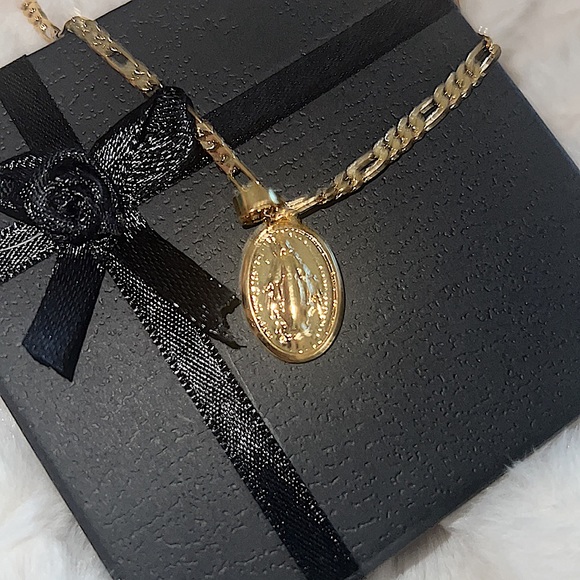 Women’s Goddess Portrait Pendant - Picture 8 of 8